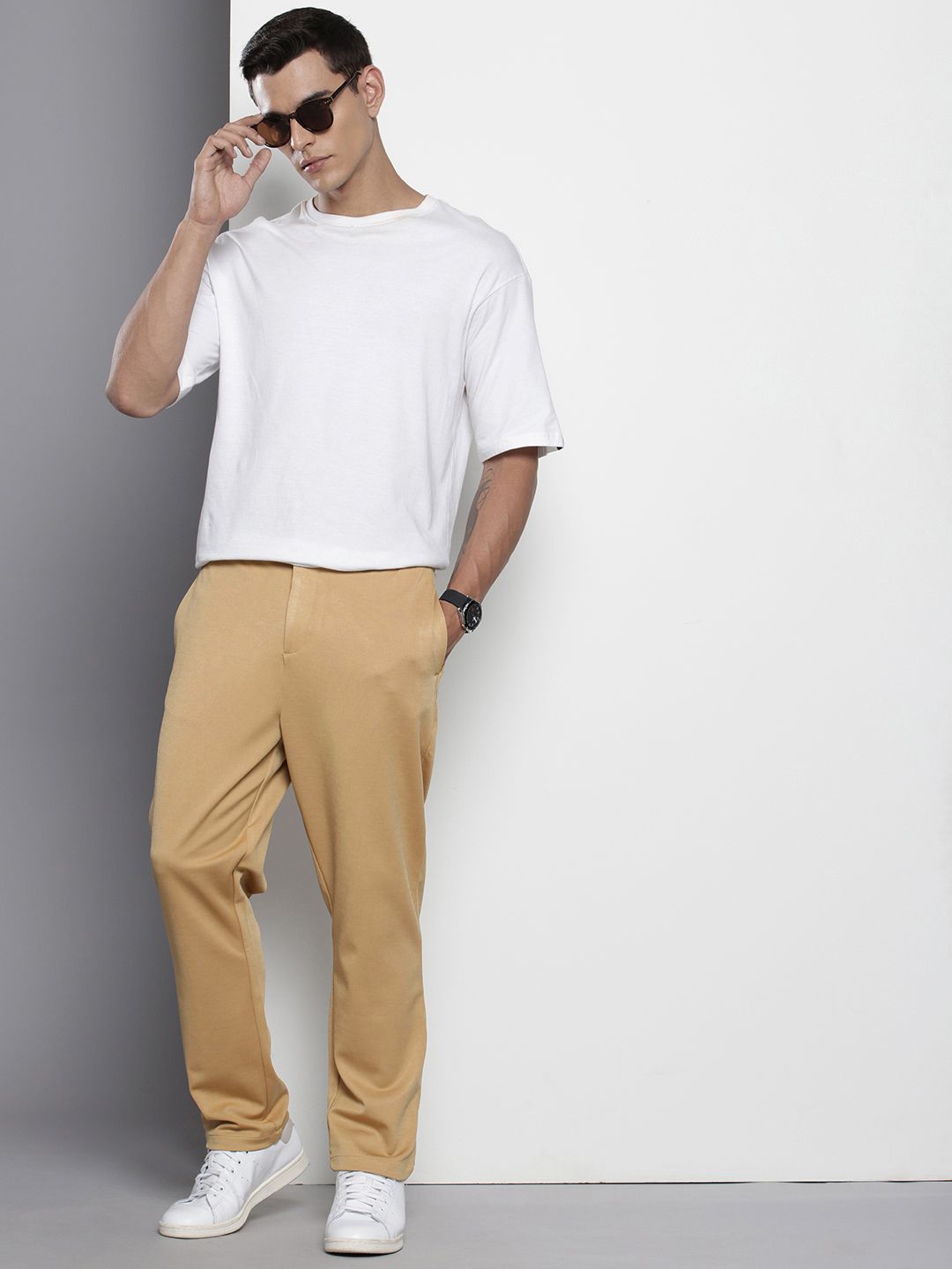 Men's Brown Relaxed Fit Solid Chinos