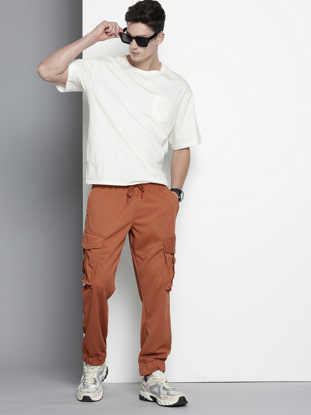 Men's Brown Relaxed Fit Textured Cargo Joggers