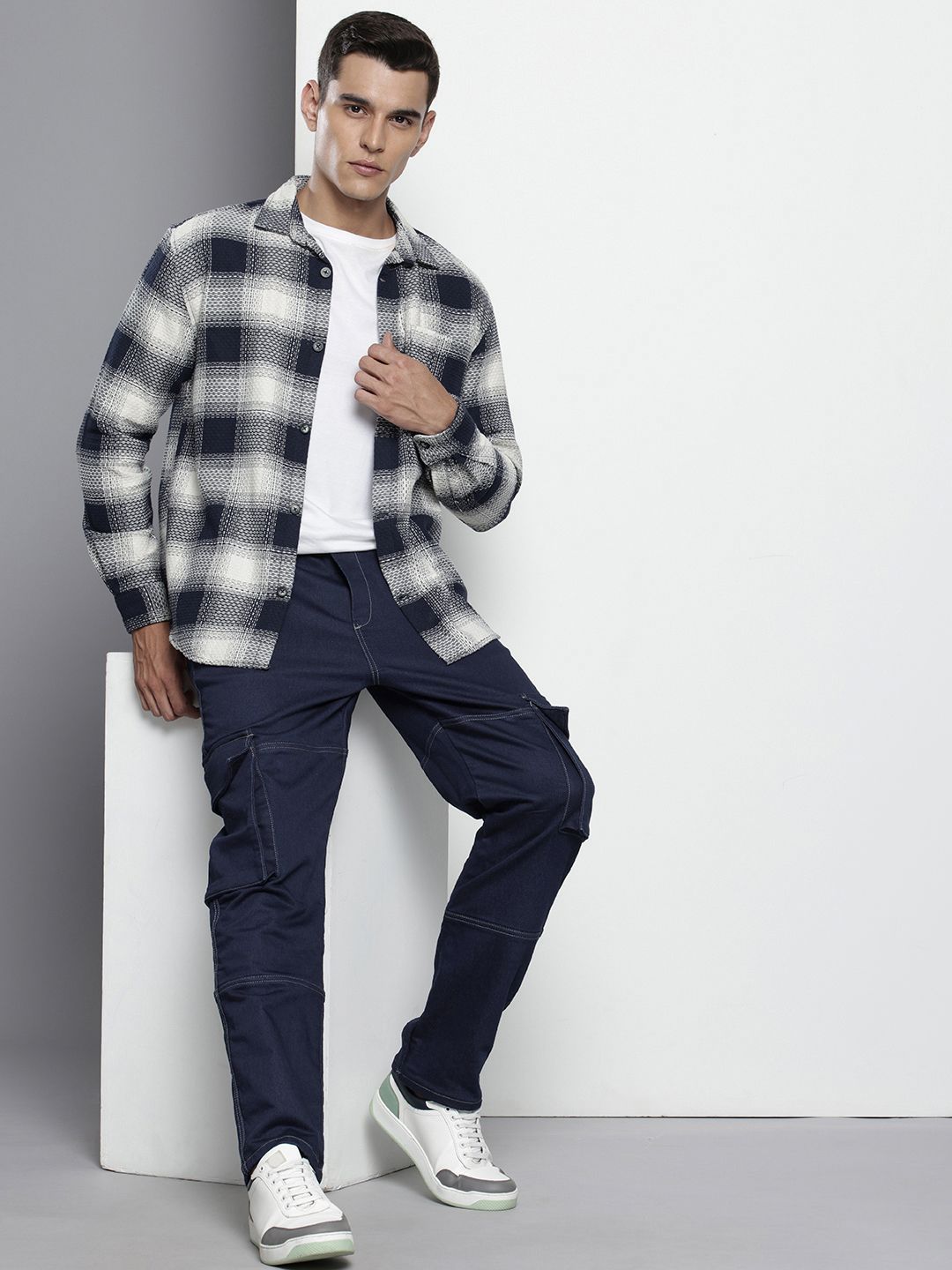 Men's Blue Relaxed Fit Solid Stretchable Denim Cargo Joggers