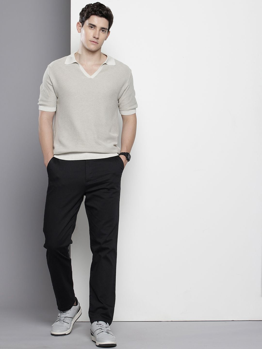 Men's Black Regular Fit Solid Chinos