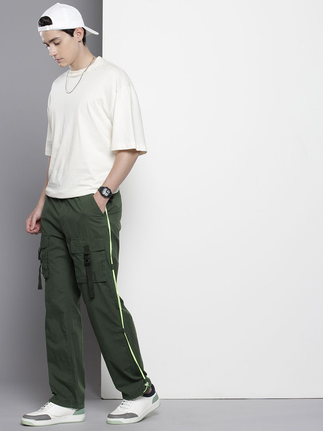 Men's Green Relaxed Fit Solid Utility Cargo Jogger