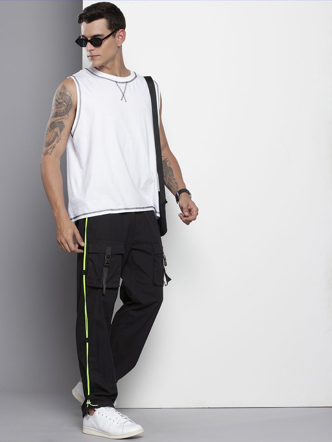 Men's Black Relaxed Fit Solid Utility Cargo Jogger