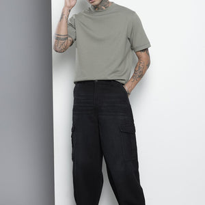 Men's Black Relaxed Fit Solid Cargo Jeans