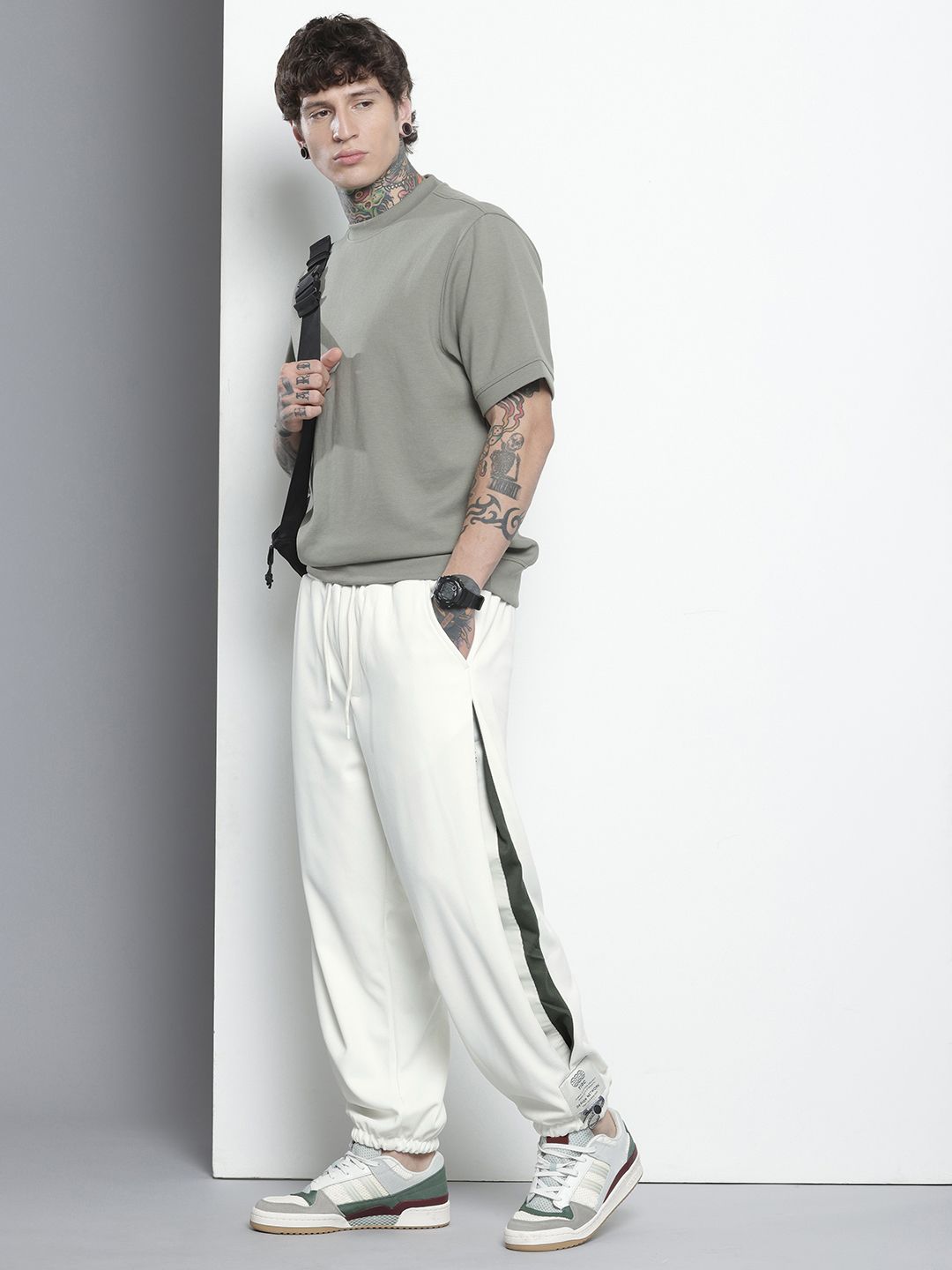Men's White Relaxed Fit Textured Baggy Joggers