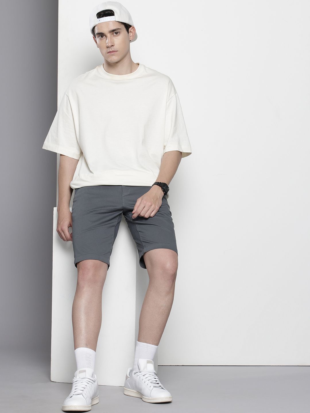 Men's Silver Regular Fit Solid Chino Shorts