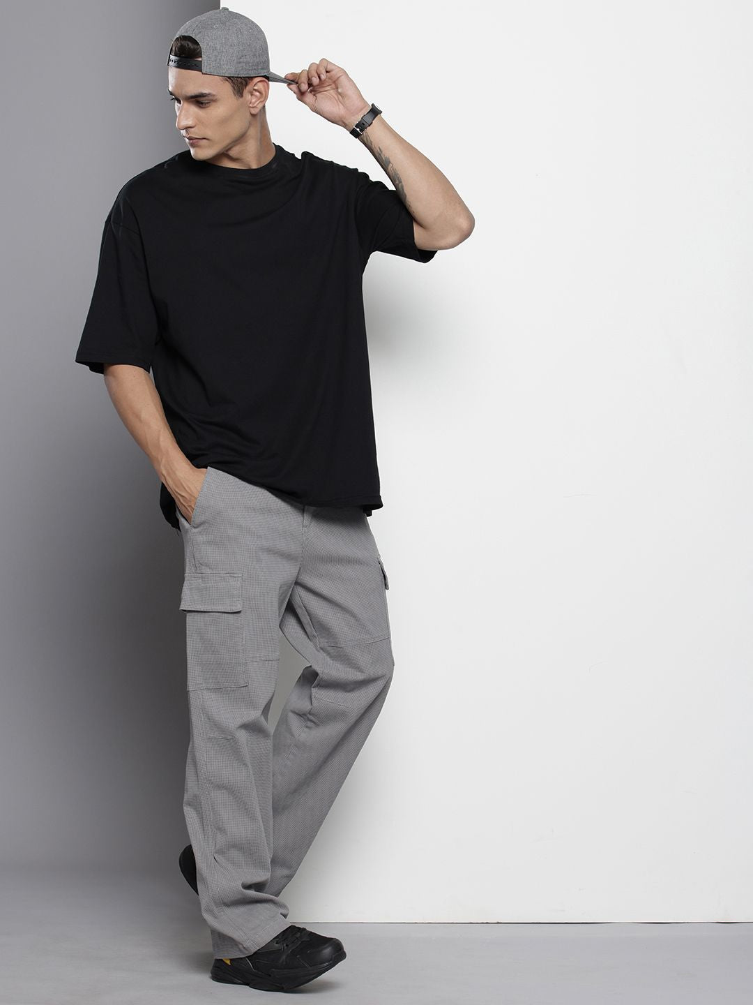 Men's Grey Relaxed Fit Geometric Print Cargos