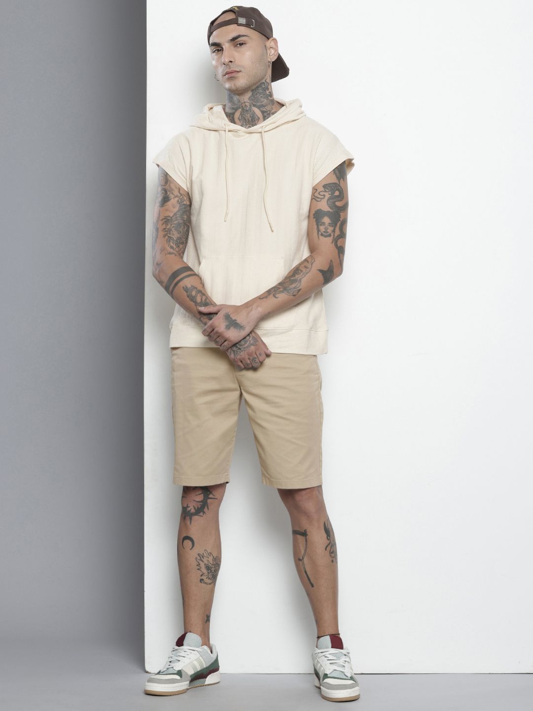 Men's Beige Regular Fit Solid Chino Shorts