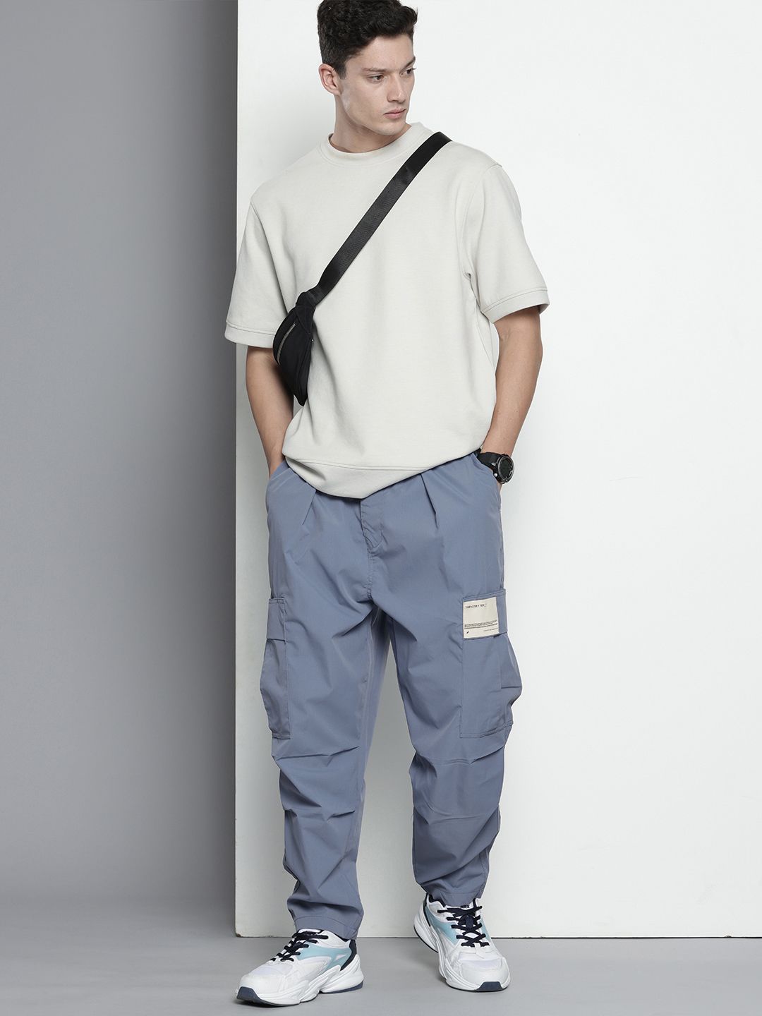 Men's Blue Loose Fit Textured Cargos