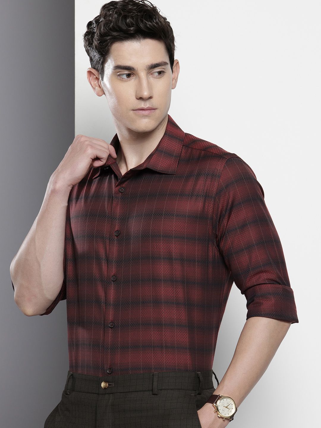 Men's Maroon Slim Fit Checked Formal Shirt