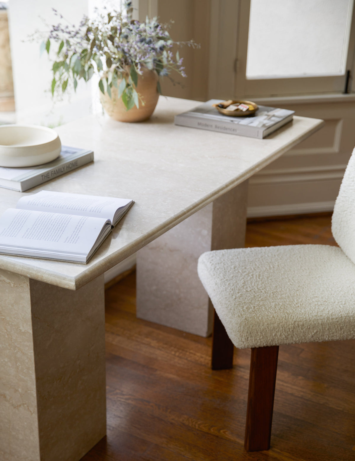 Leonel Desk