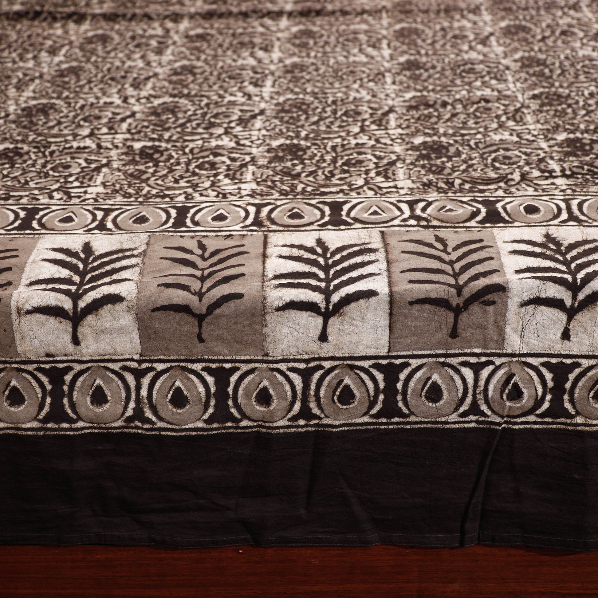 Brown - Pipad Block Printed Cotton Double Bed Cover with Pillow Covers (108 x 90 in)