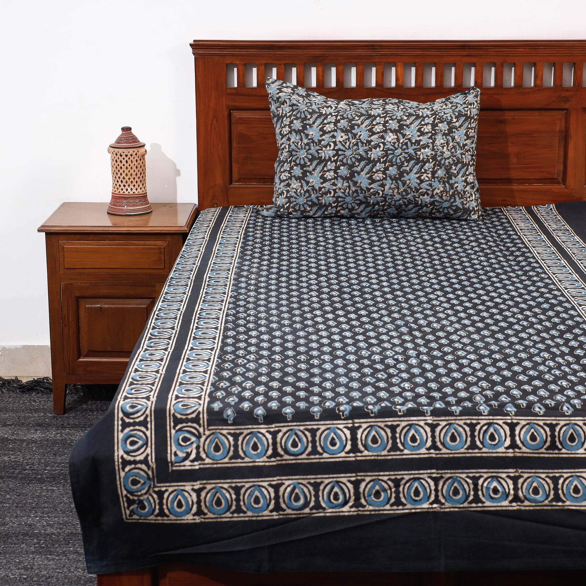 Black - Pipad Block Printed Cotton Single Bed Cover with Pillow Covers (90 x 60 in)