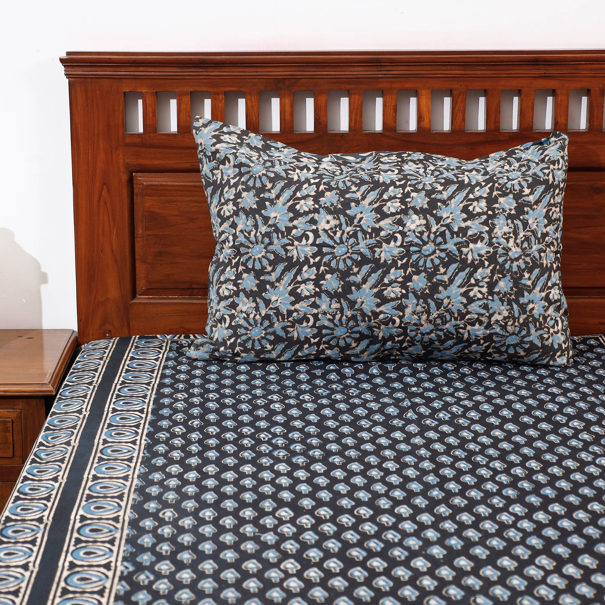 Black - Pipad Block Printed Cotton Single Bed Cover with Pillow Covers (90 x 60 in)