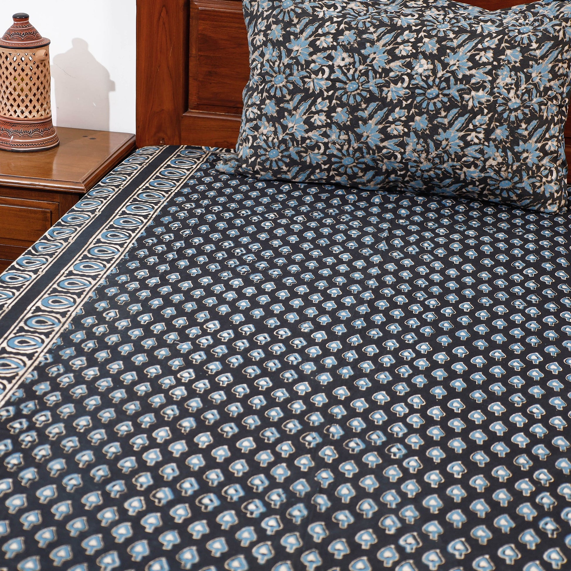 Black - Pipad Block Printed Cotton Single Bed Cover with Pillow Covers (90 x 60 in)