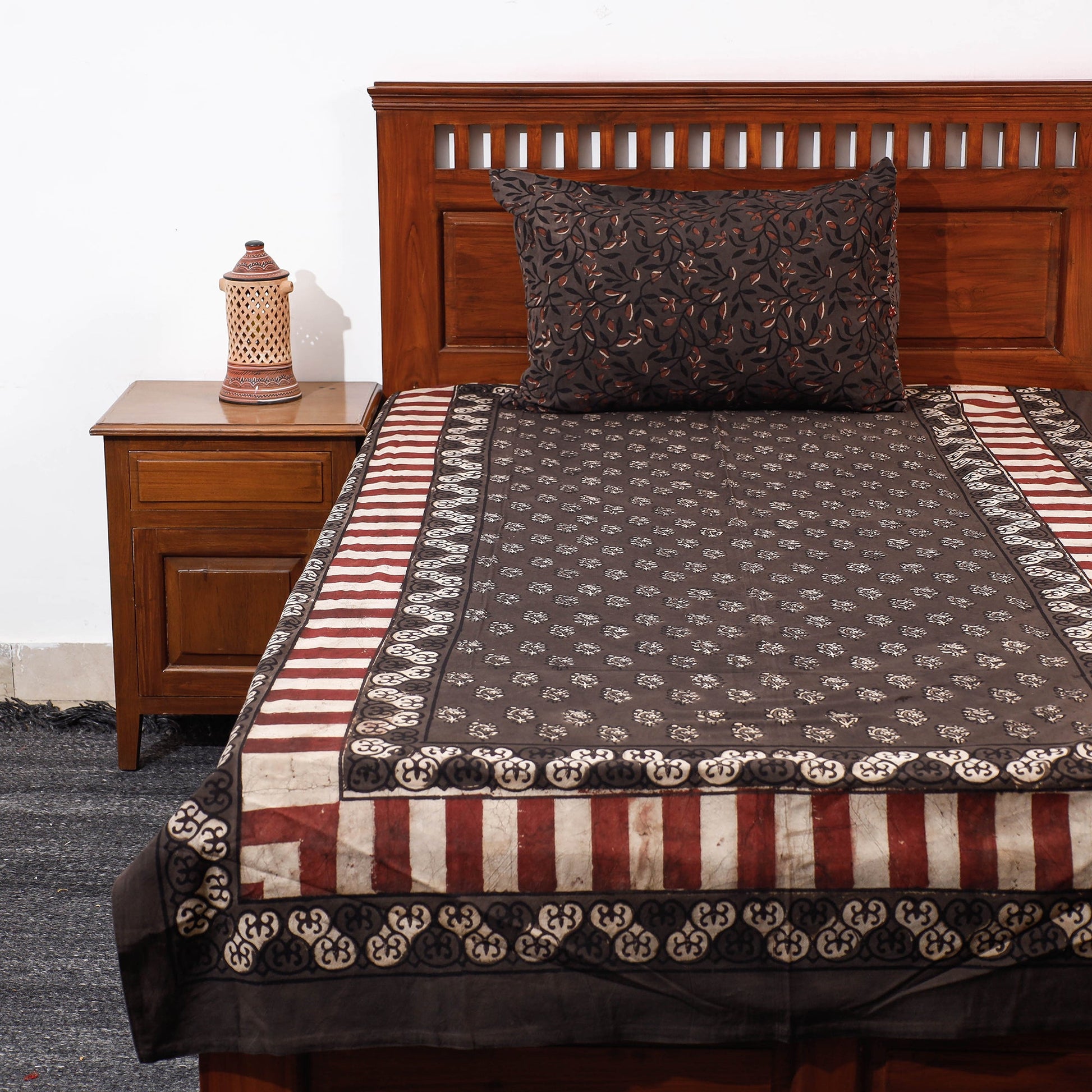 Brown - Pipad Block Printed Cotton Single Bed Cover with Pillow Covers (90 x 60 in)