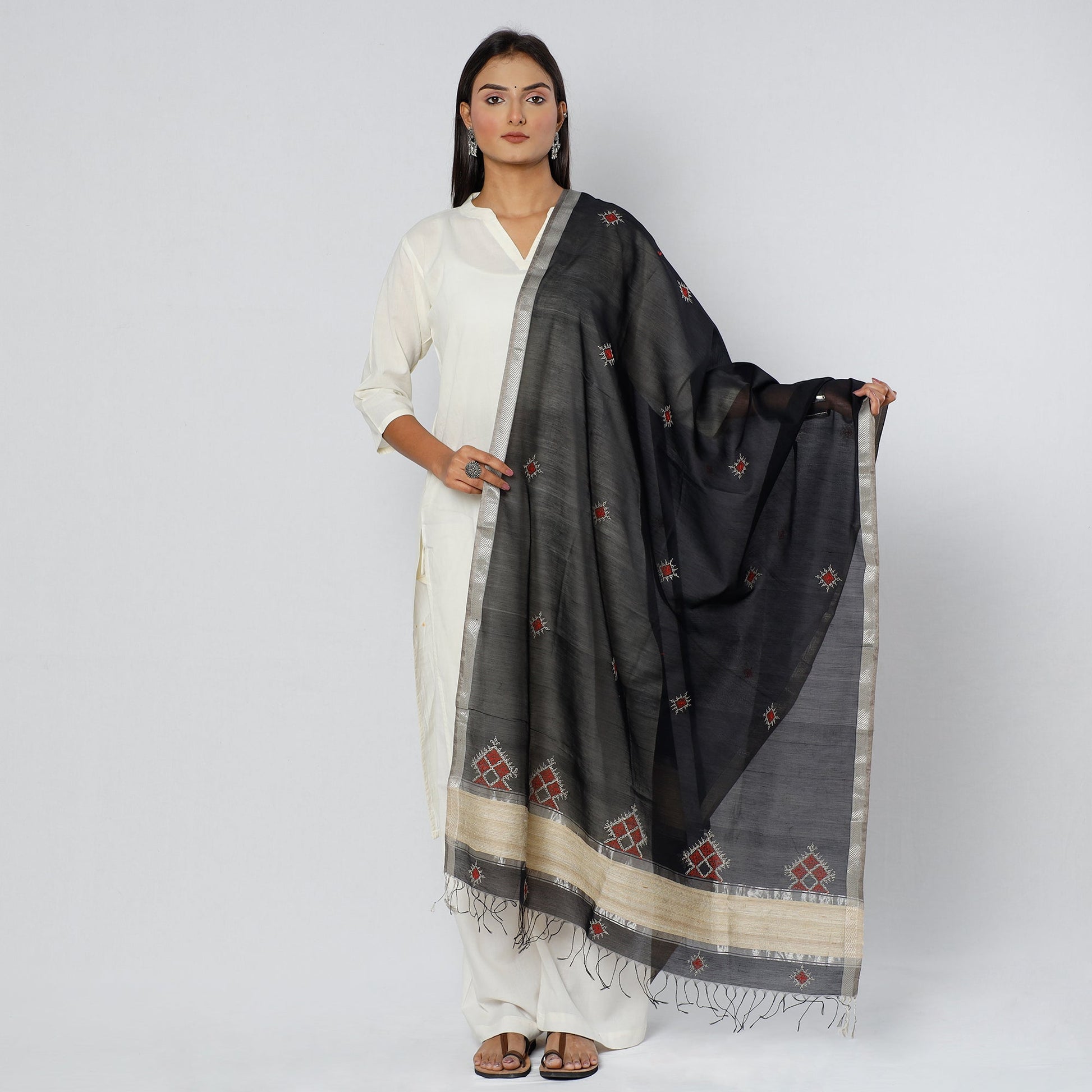 Black - Gavanti Kasuti Embroidery Handloom Maheshwari Silk Dupatta
