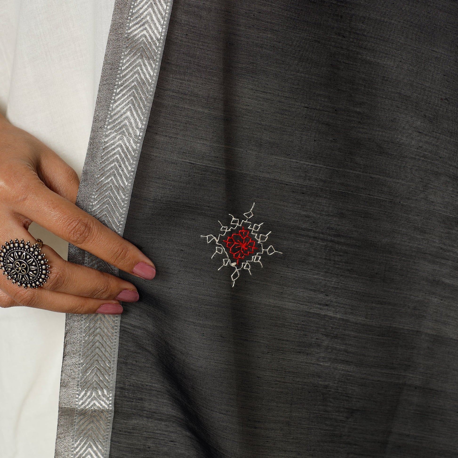 Black - Gavanti Kasuti Embroidery Handloom Maheshwari Silk Dupatta
