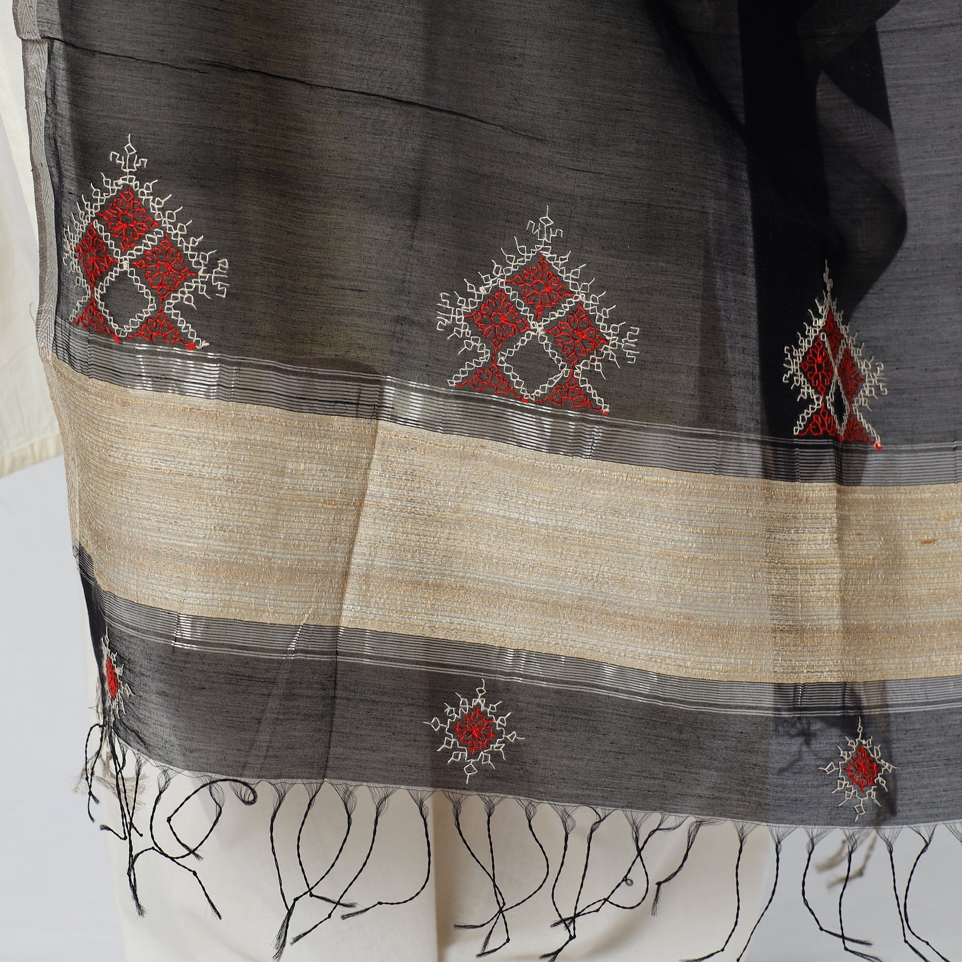 Black - Gavanti Kasuti Embroidery Handloom Maheshwari Silk Dupatta