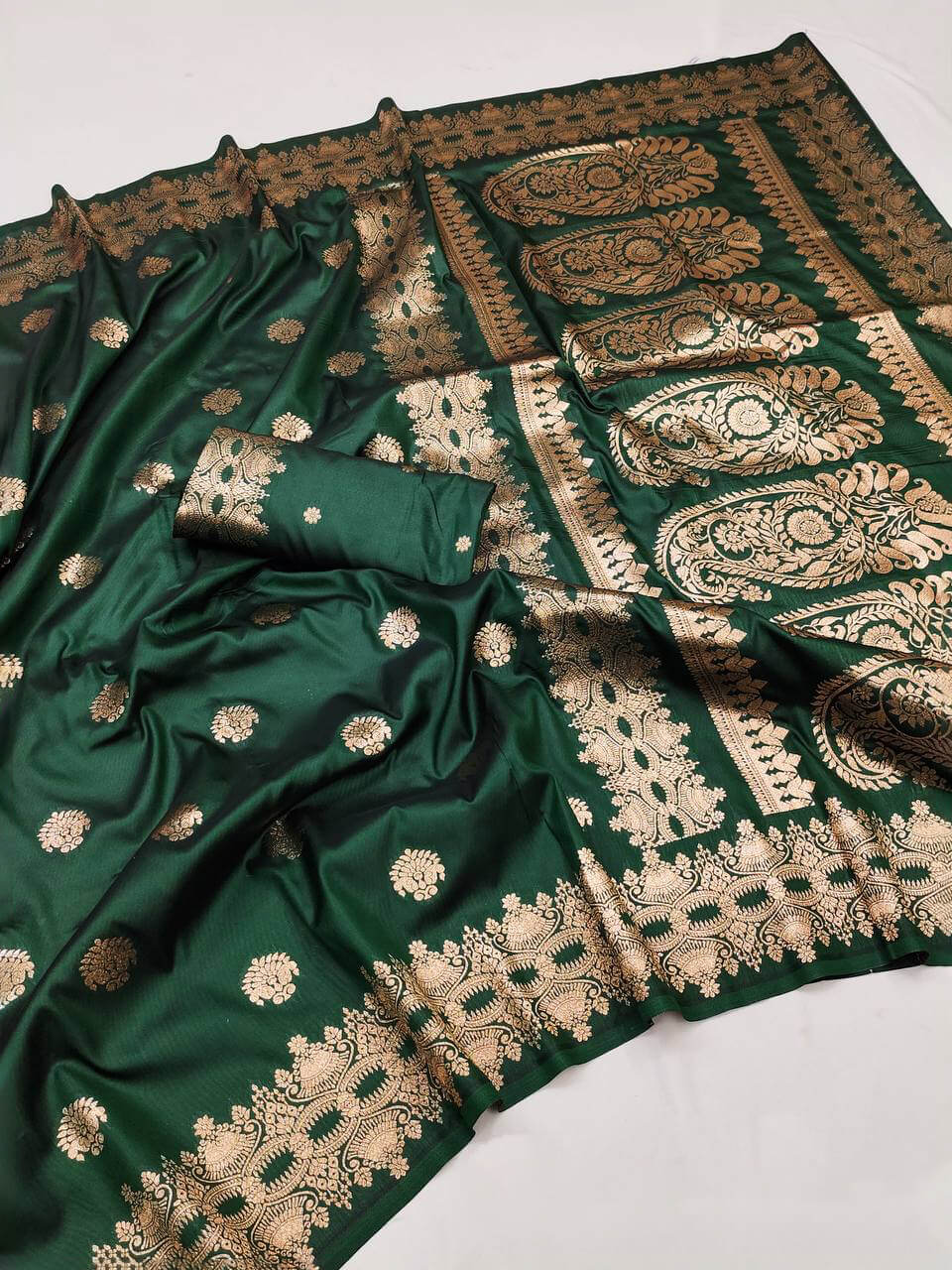 Luminous Dark Green Soft Banarasi Silk Saree With Sonorous Blouse Piece