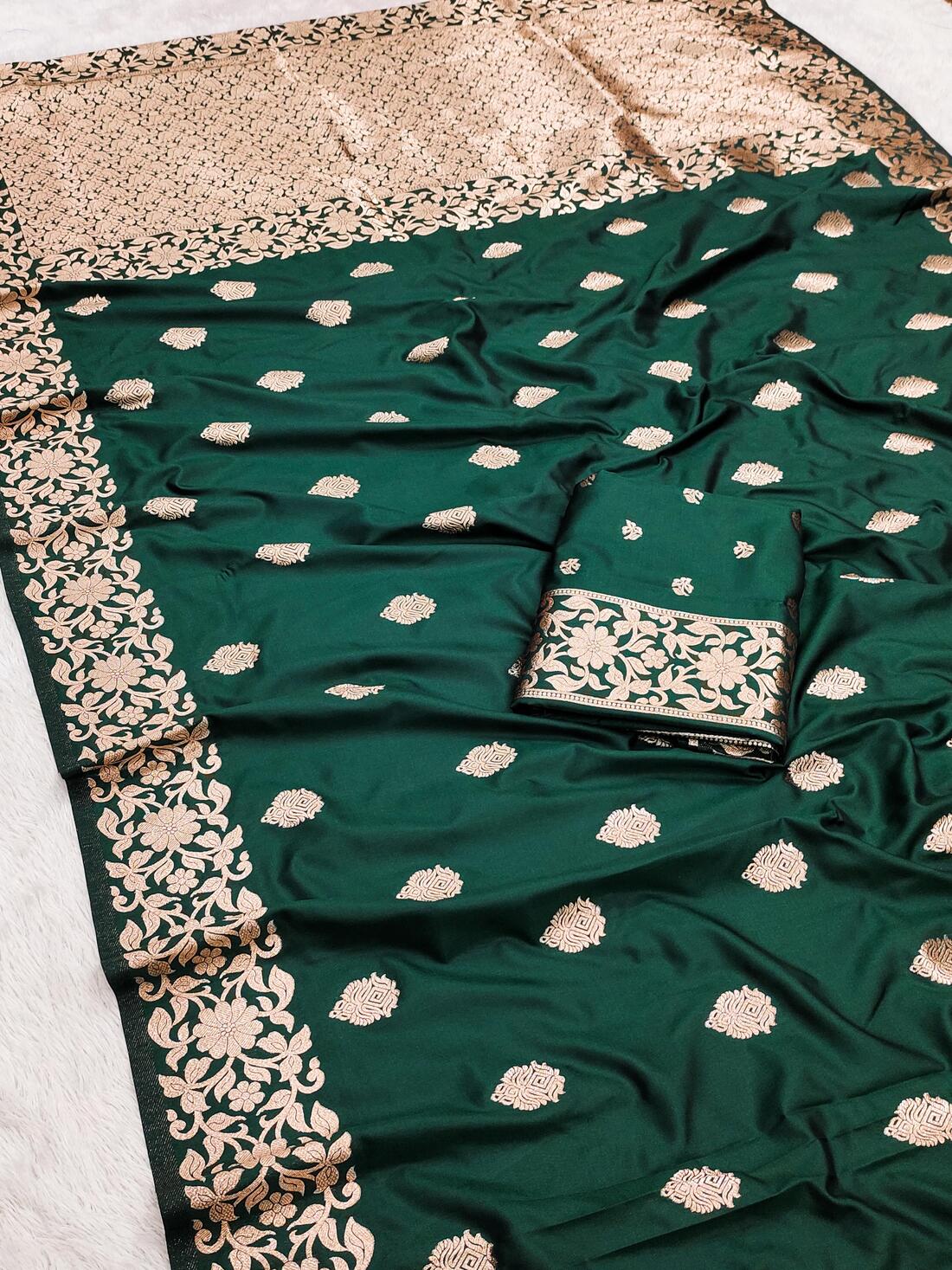 Redolent Dark Green Soft Banarasi Silk Saree With Gratifying Blouse Piece