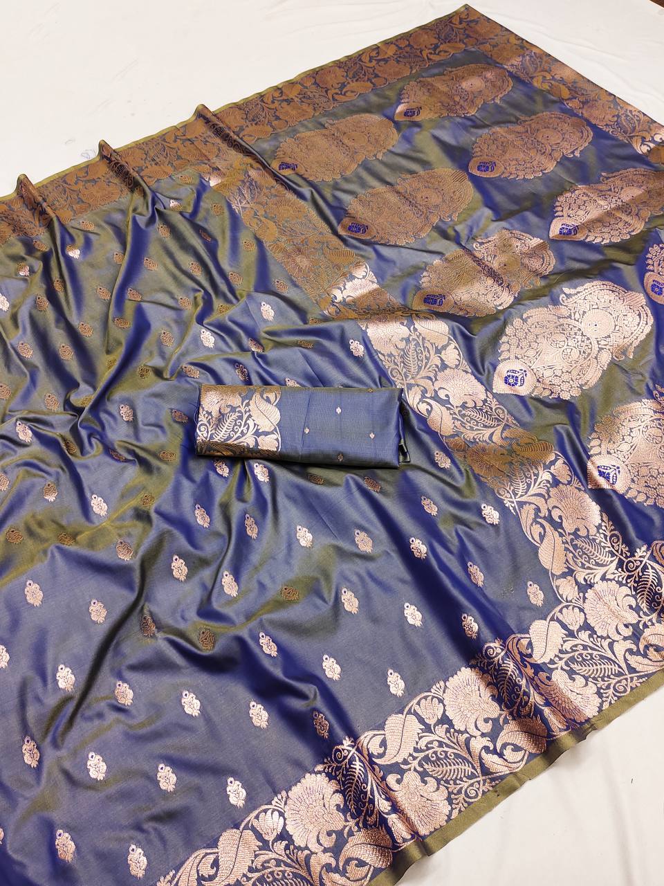 Majestic Grey Soft Banarasi Silk Saree With Desirable Blouse Piece