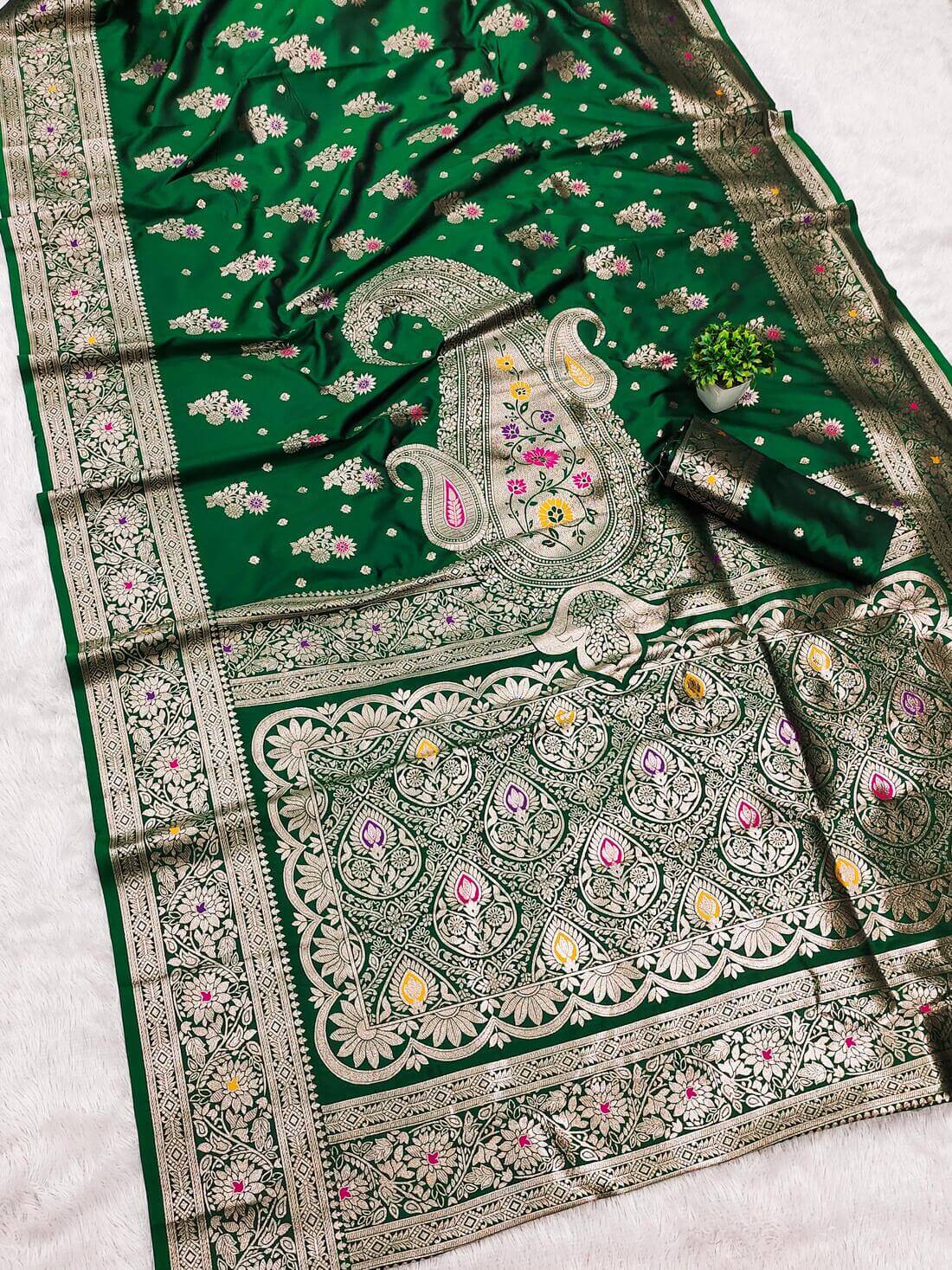 Evocative Dark Green Soft Banarasi Silk Saree With Exquisite Blouse Piece