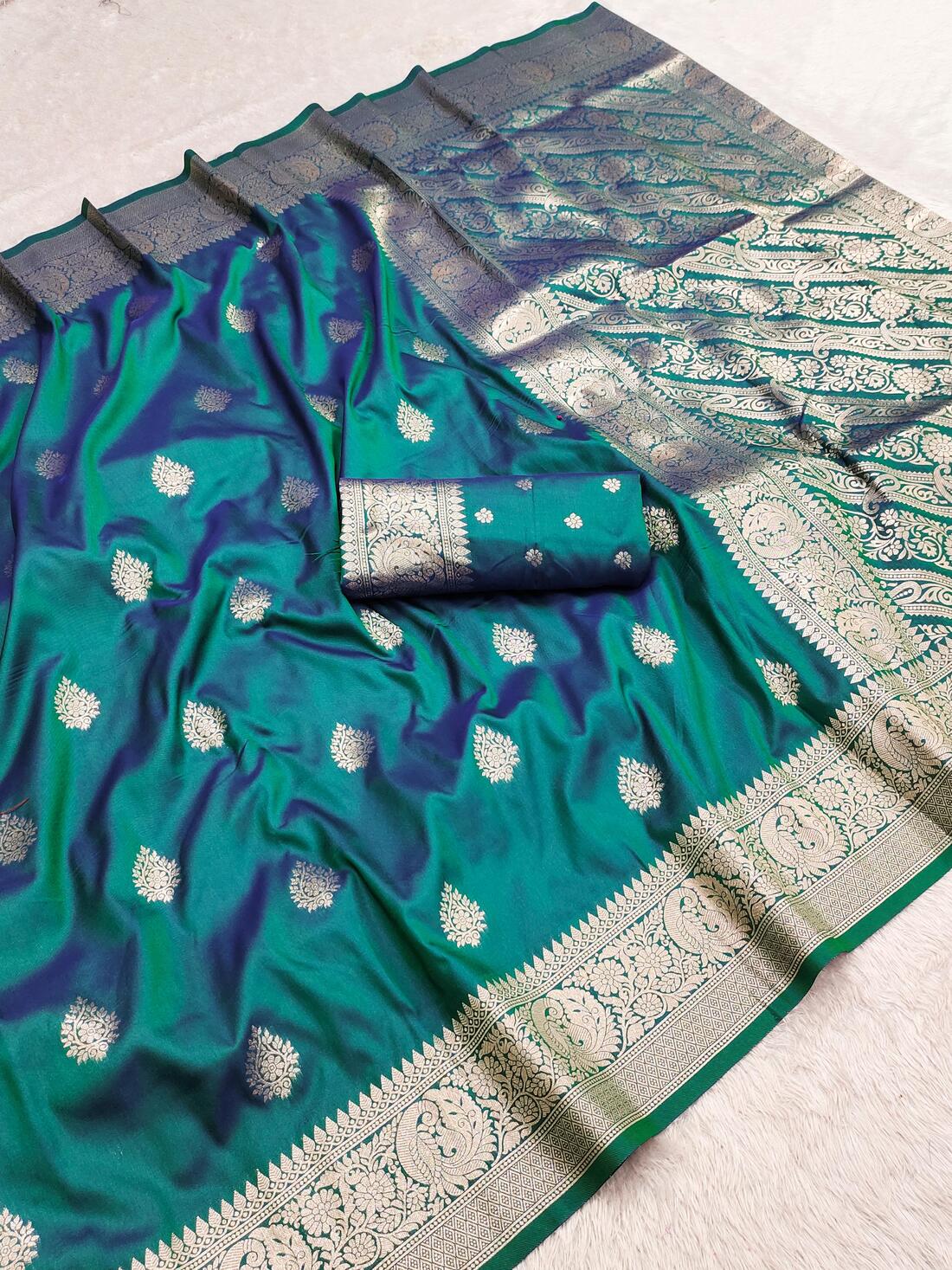 Mellifluous Rama Soft Banarasi Silk Saree With Energetic Blouse Piece