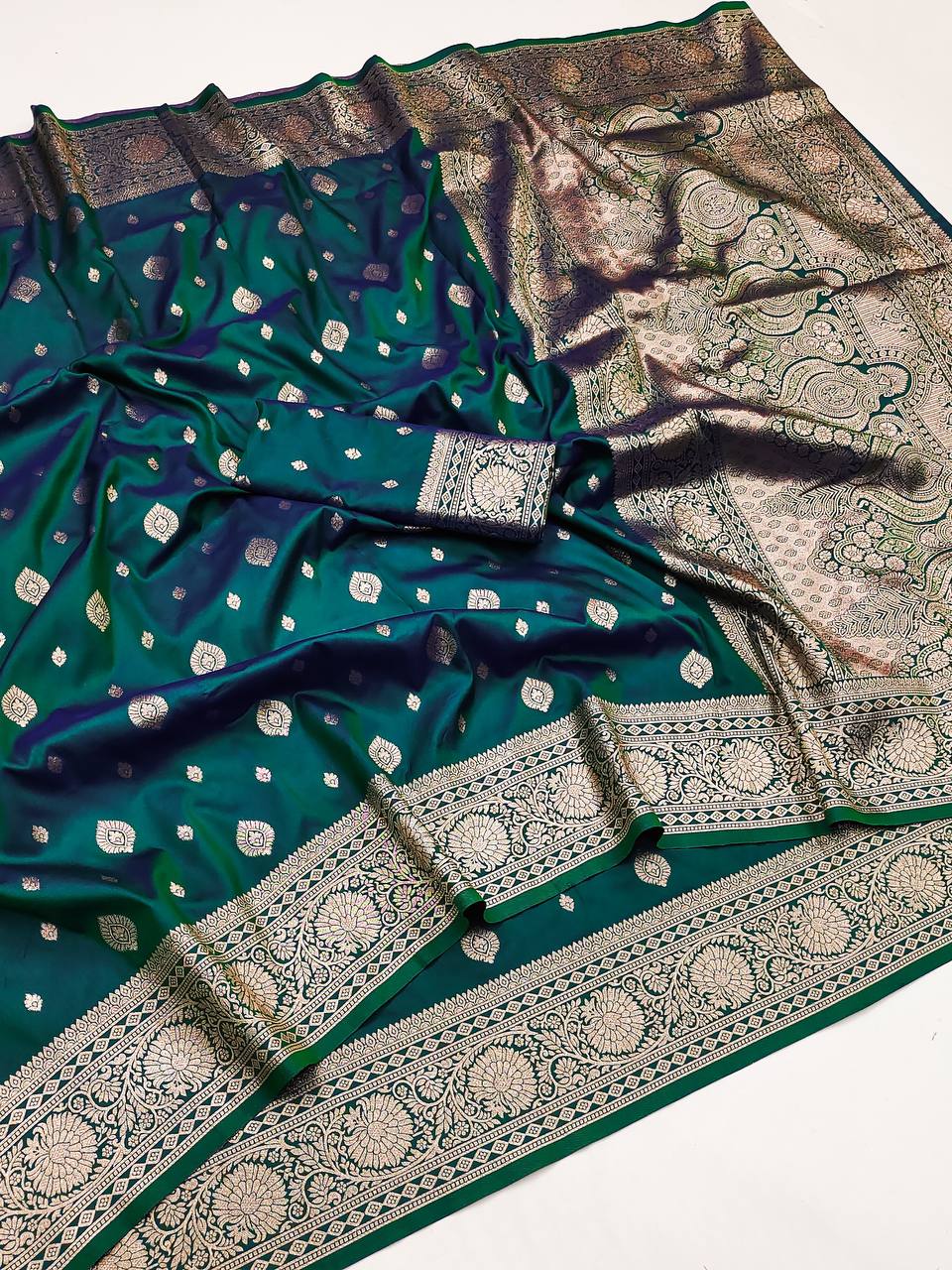 Ebullience Rama Soft Banarasi Silk Saree With Dazzling Blouse Piece