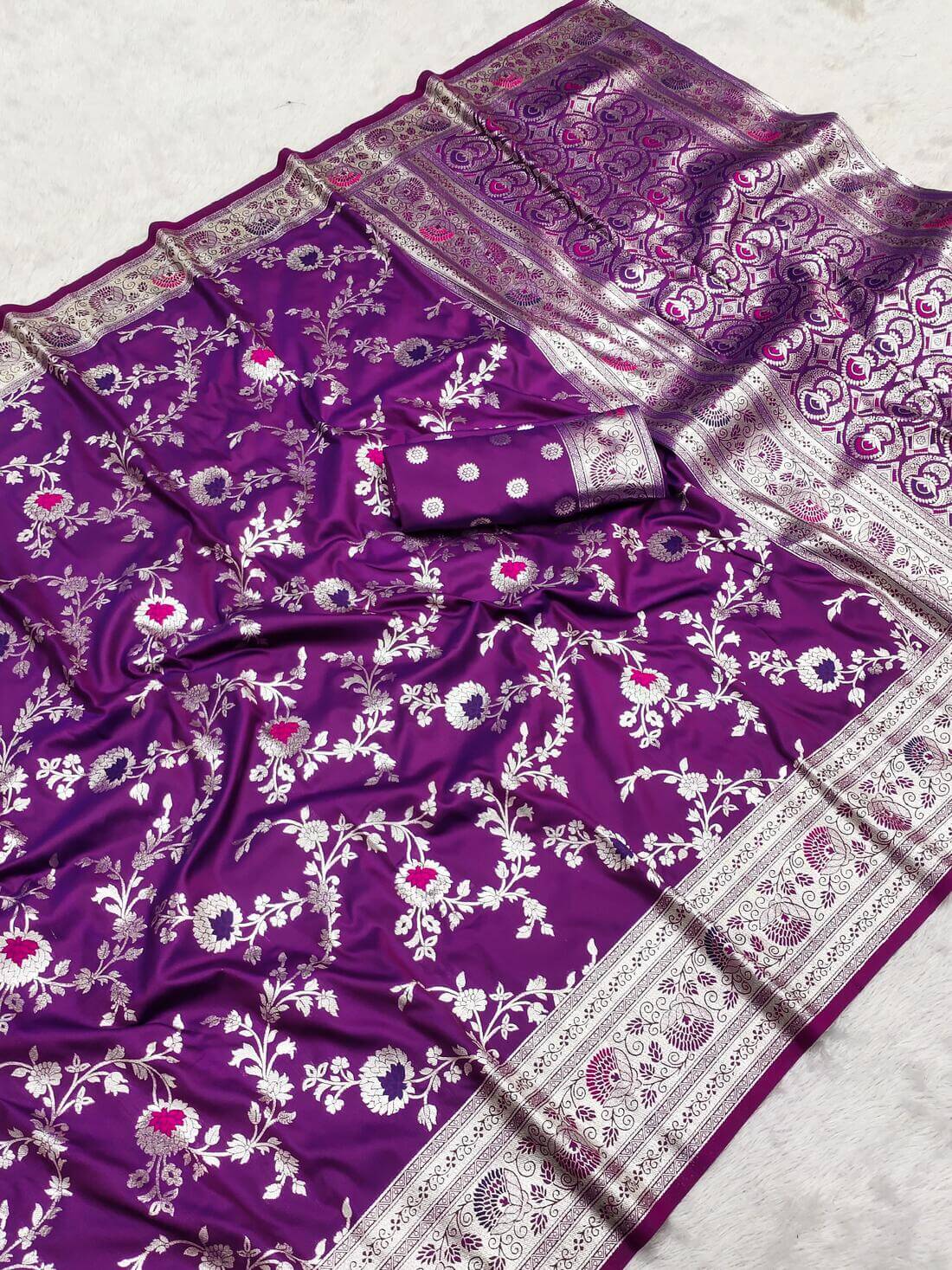 Dazzling Purple Soft Banarasi Silk Saree With Attractive Blouse Piece
