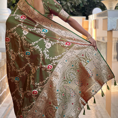 Gratifying Mehndi Soft Banarasi Silk Saree With Scrupulous Blouse Piece