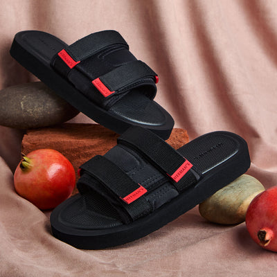Breezy Fluff Sandals : Black