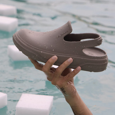 Cushers Clogs For Men : Goat Grey