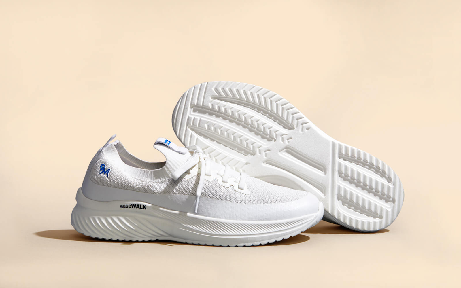 Ease Walk Sneakers : White