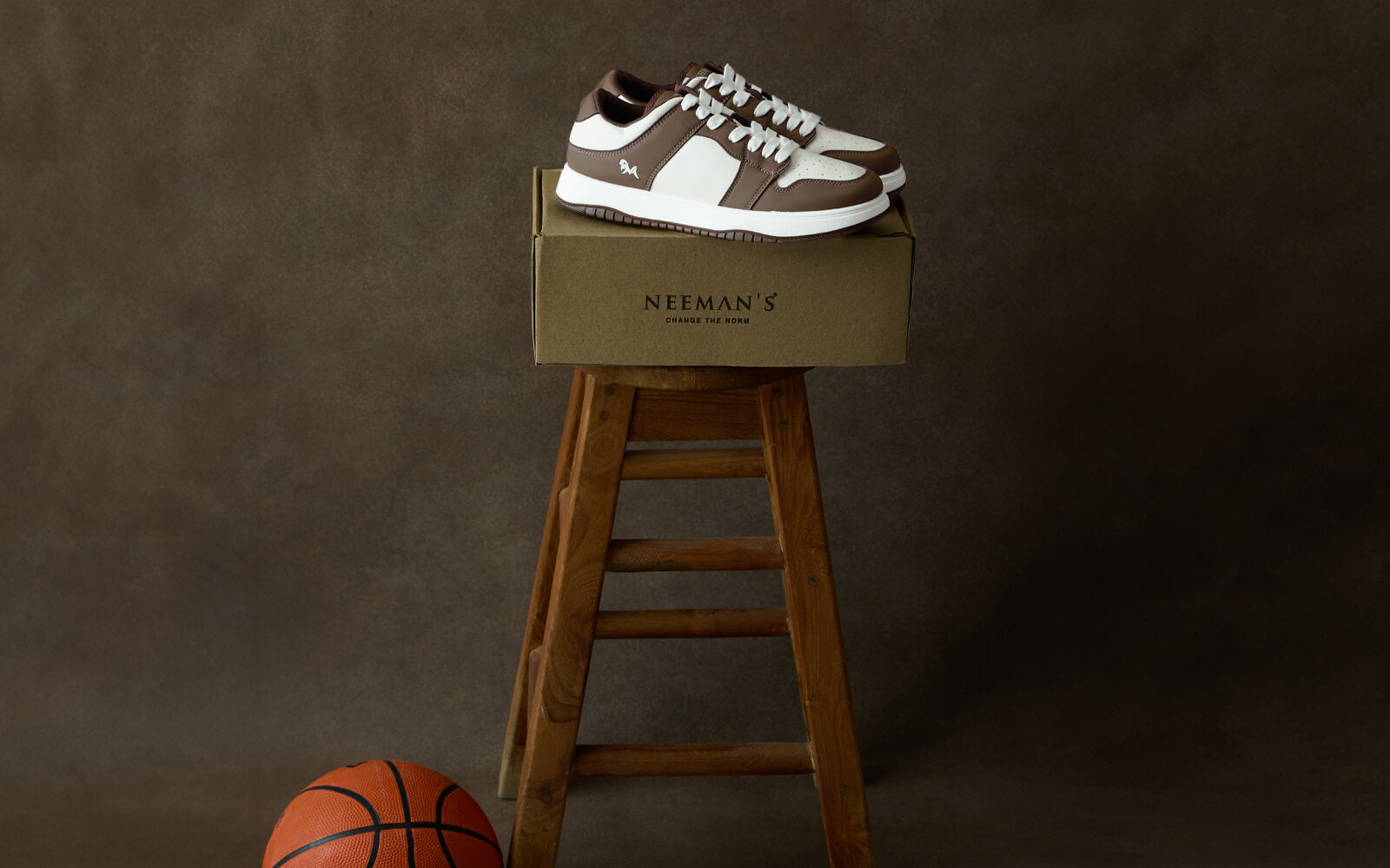 The Hip Hep : Ivory-Brown