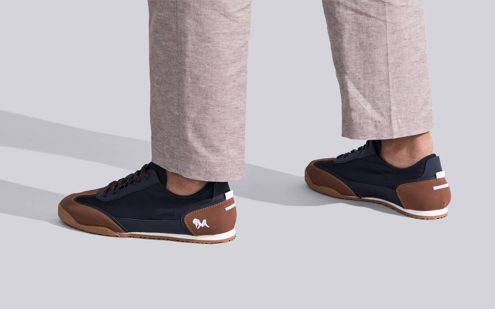 The Urban Ease : Black-Tan