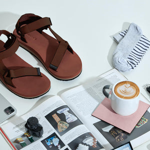 Airy Strap Sandals : Brown-Black