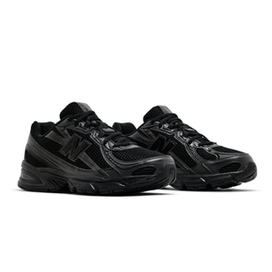 New Balance 740 Triple Black