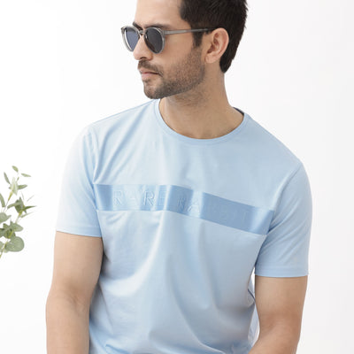 Rare Rabbit Mens Olios Light Blue Cotton Fabric Short Sleeve Crew Neck Satin Print T-Shirt