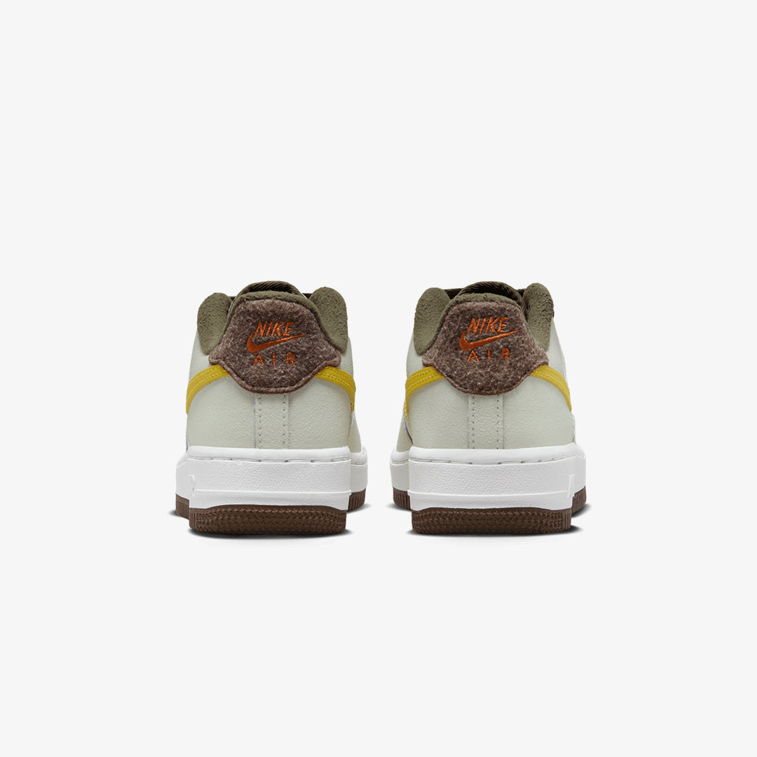 Nike | AIR FORCE 1 LV8 (GS)  { SUMMIT WHITE/VIVID SULFUR-SUMMIT WHITE