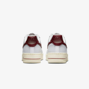 Nike | AIR FORCE 1 '07 SE { PHOTON DUST/TEAM RED