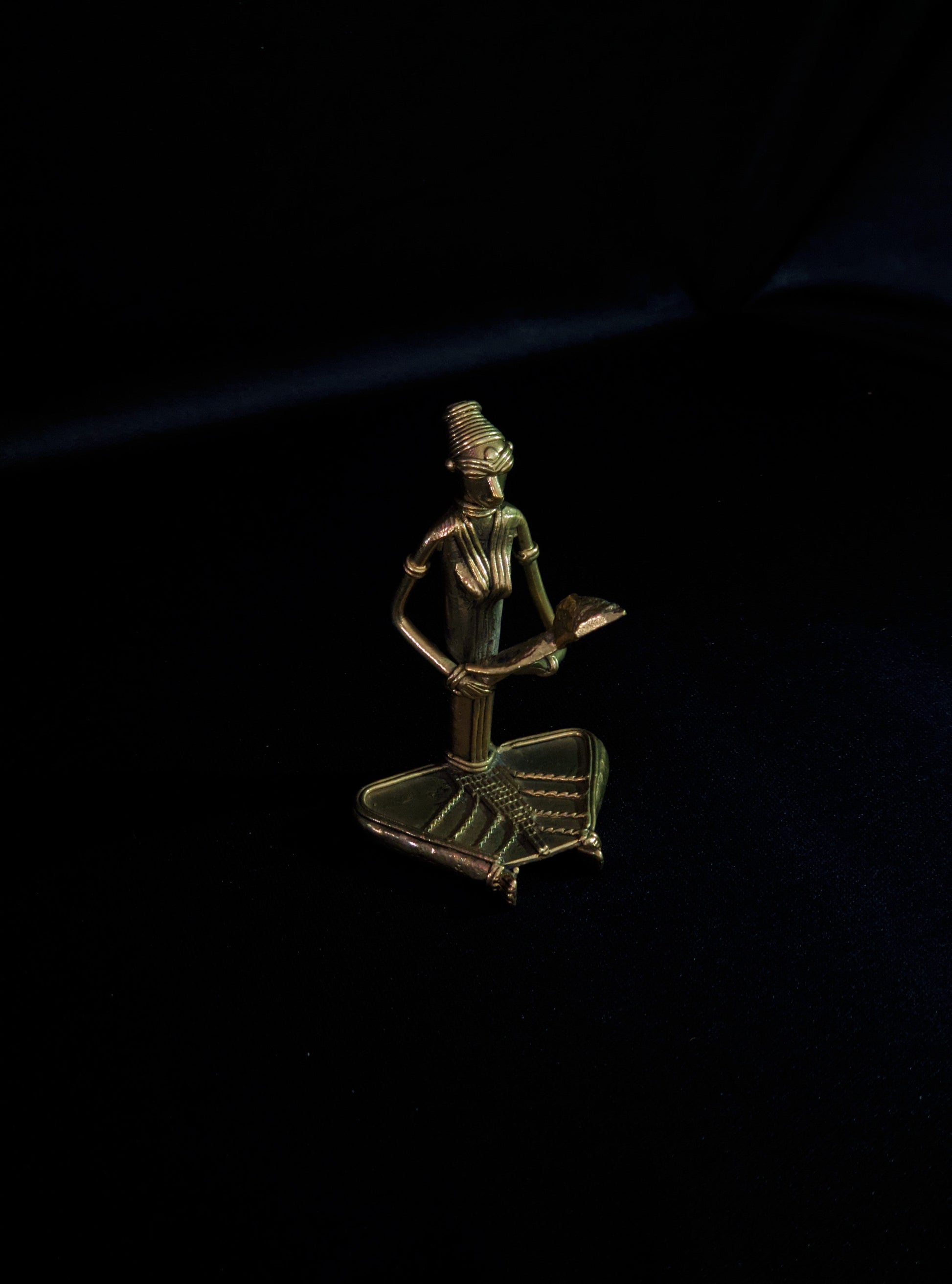 Handmade Dhokra Siting Mother & Child
