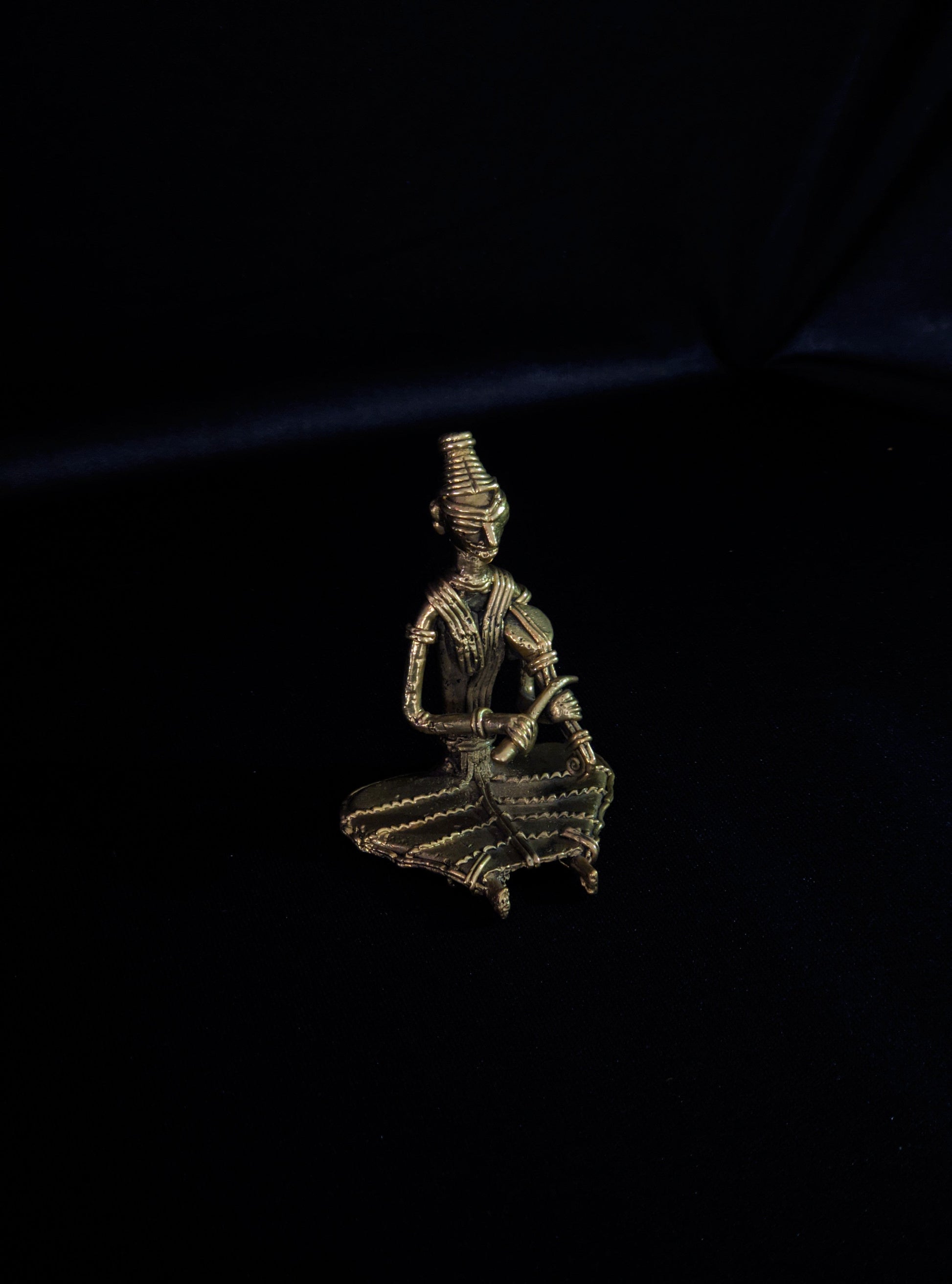 Handmade Dhokra -Siting Musician with Kendra