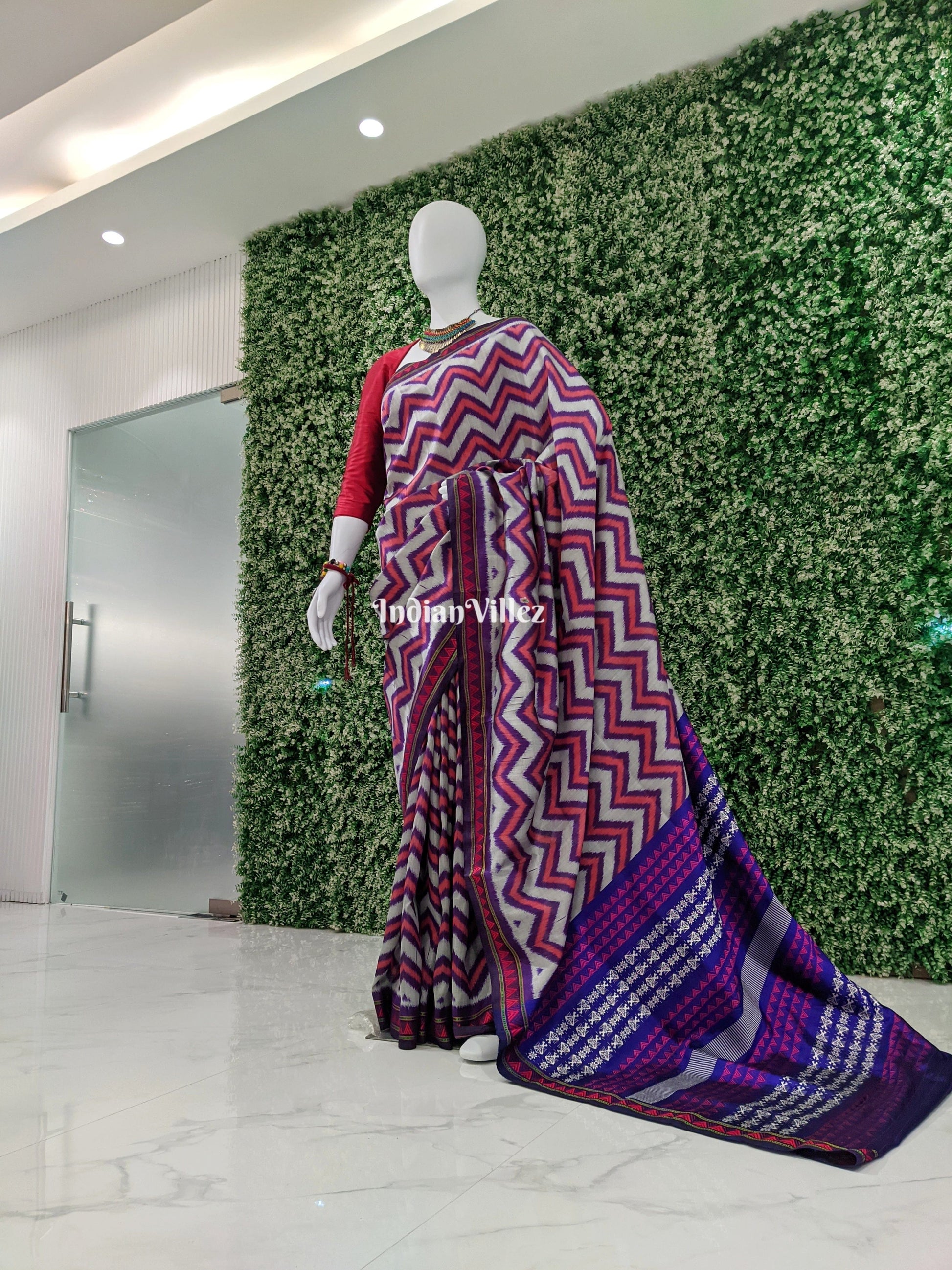 Wave Design with Unique Border and Pallu Dongria Silk Saree