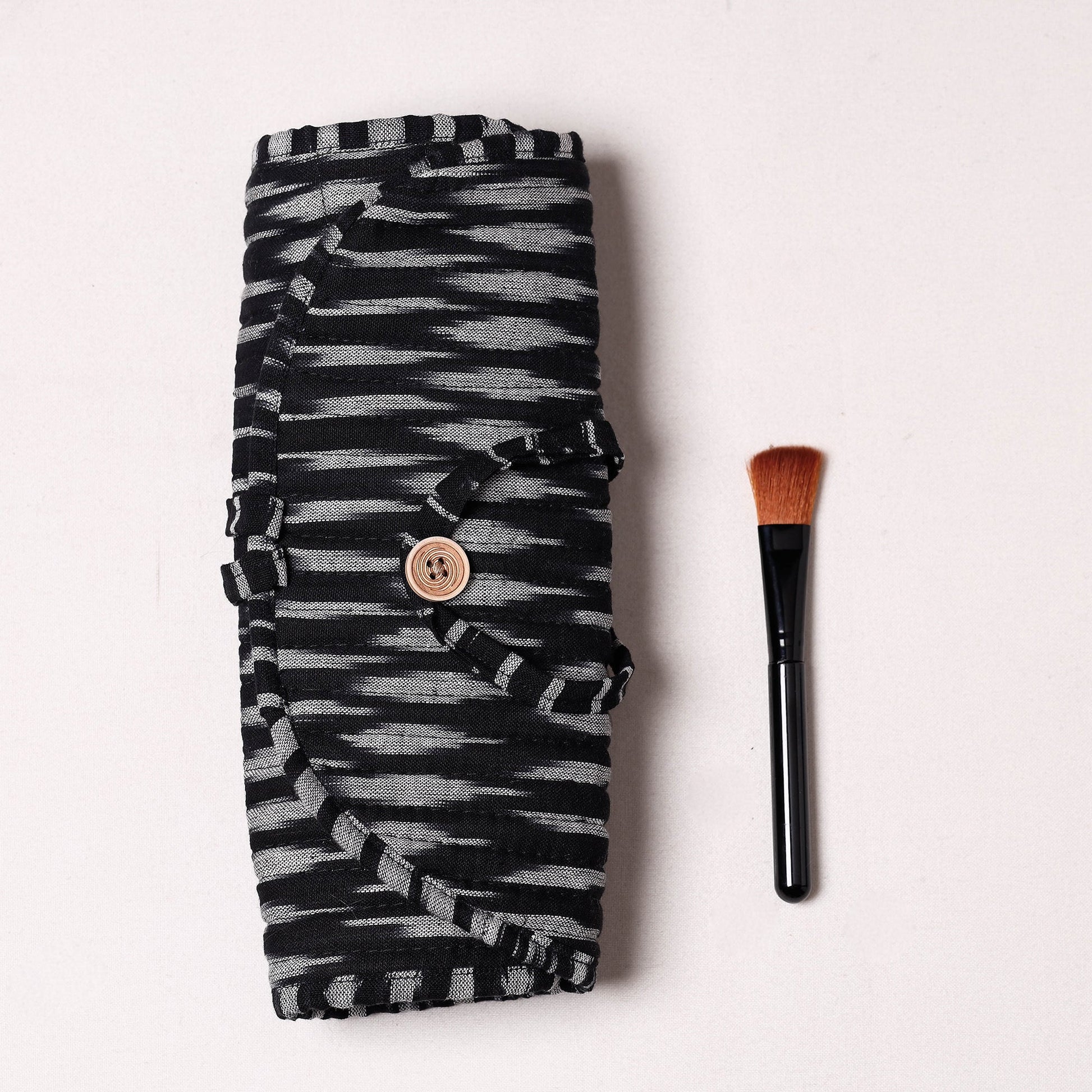 Black - Ikat Fabric Multipurpose Segmented Make-up Brush Wrap Pouch/Case