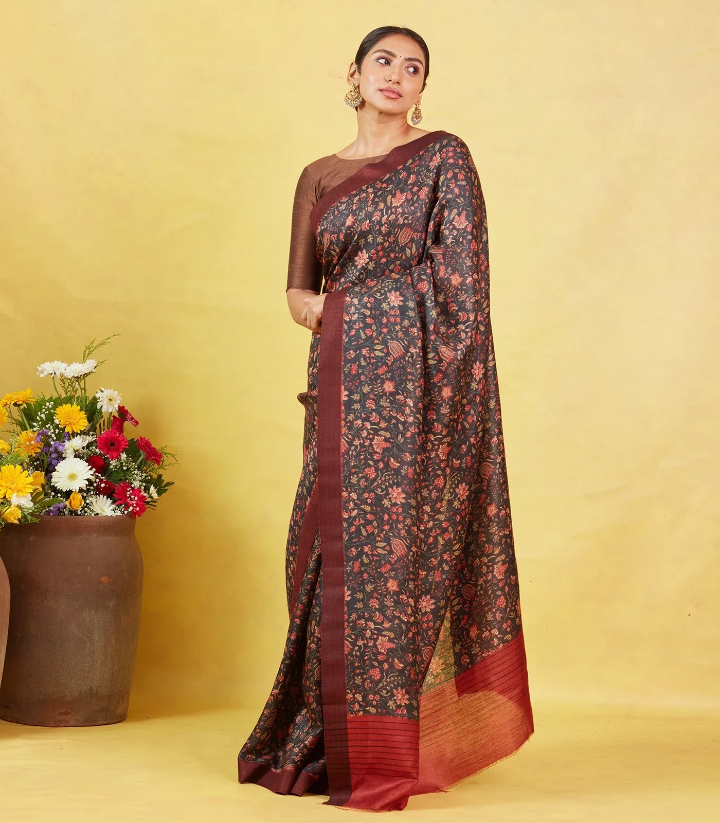 Dark Grey Handloom Tussar Silk Saree With Printed With Floral Motifs
