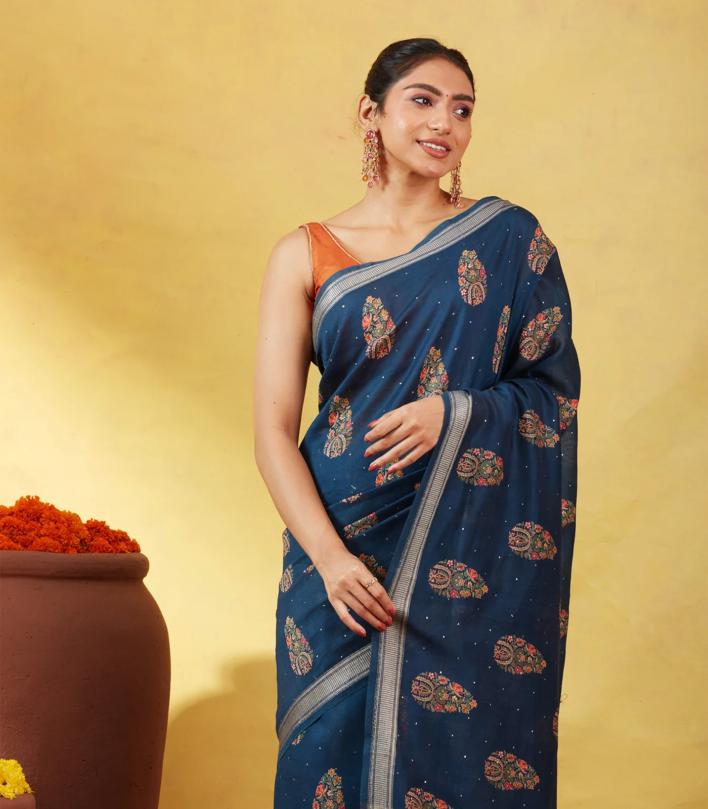 Navy Blue Handloom Tussar Silk Saree Printed With Floral Motifs