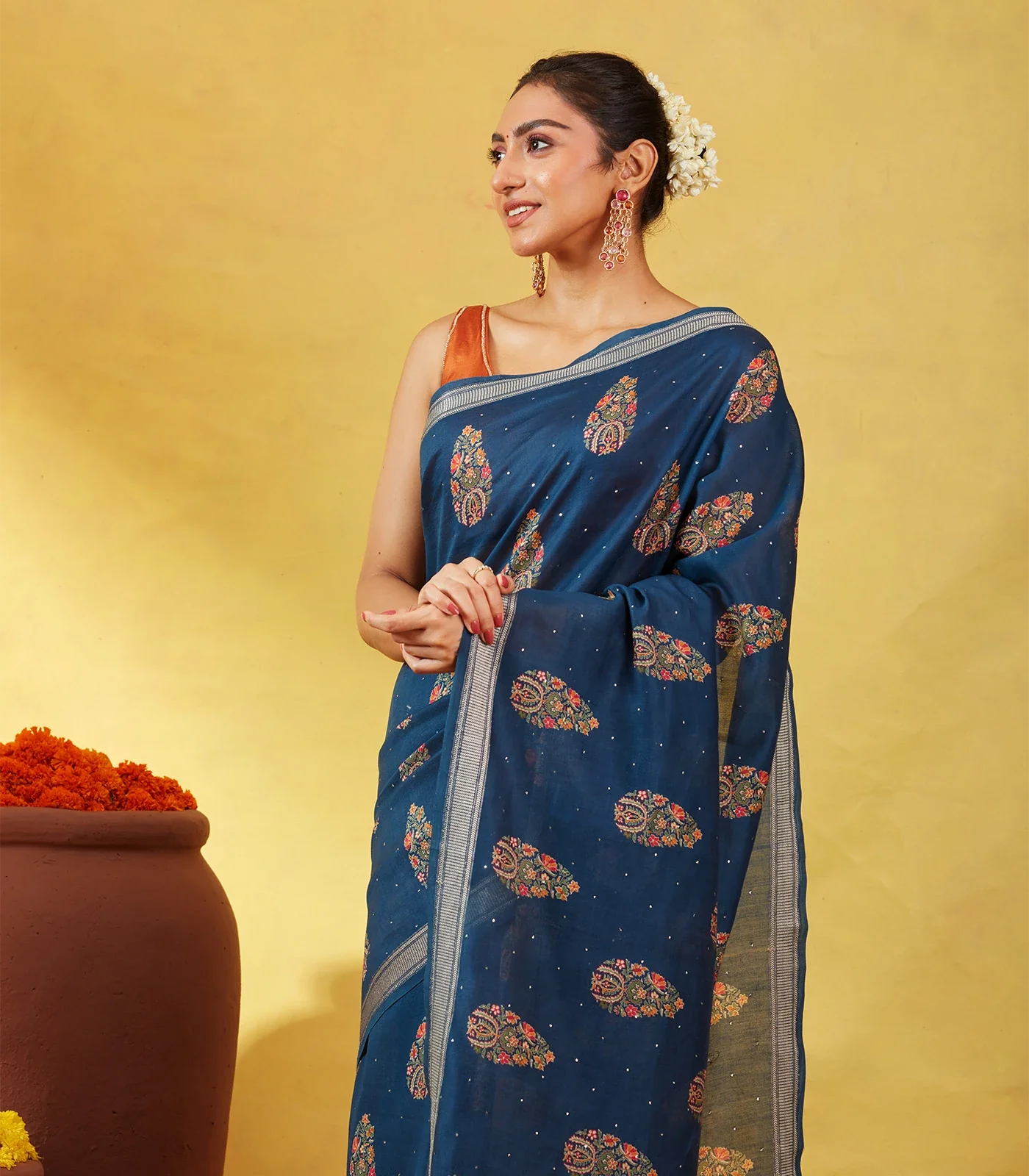 Navy Blue Handloom Tussar Silk Saree Printed With Floral Motifs