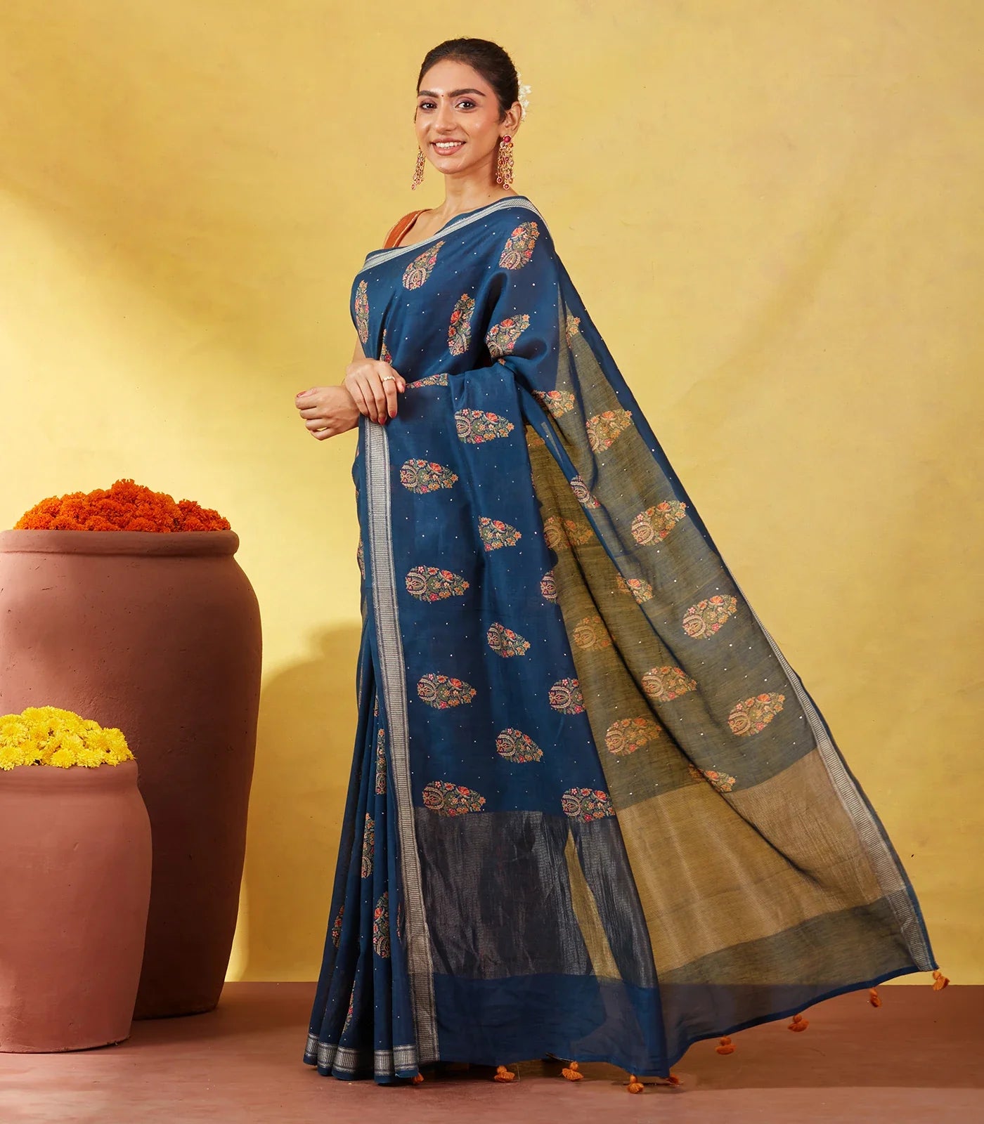 Navy Blue Handloom Tussar Silk Saree Printed With Floral Motifs
