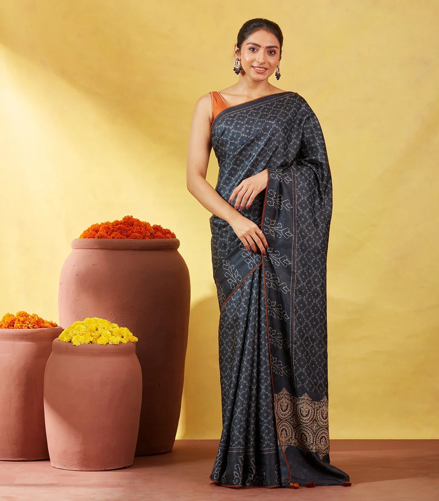 Black Handloom Tussar Silk Saree Printed With Jaal Motifs