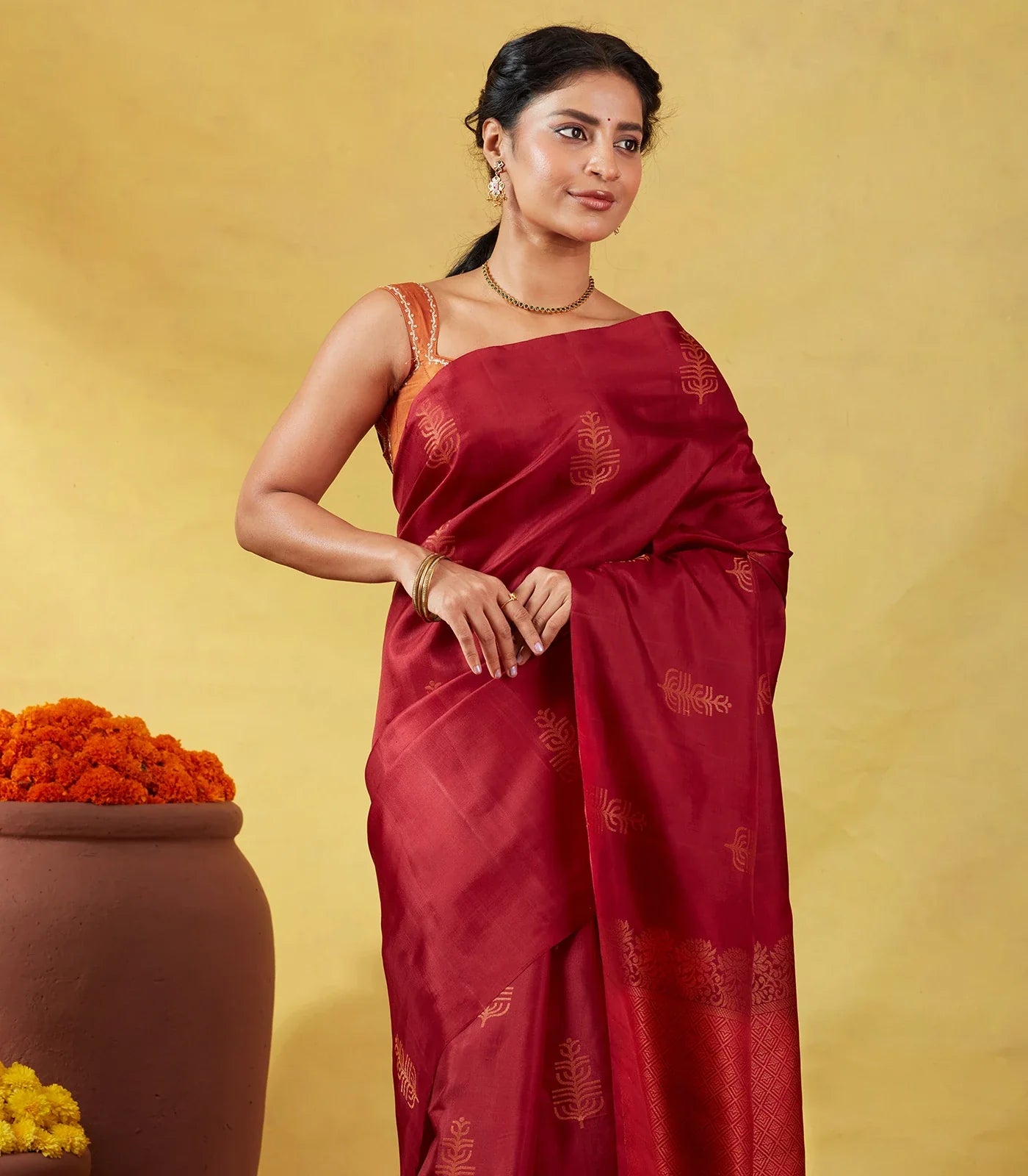 Maroon Handloom Soft Silk Saree With Floral Zari Buttas